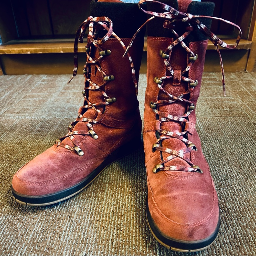 Chaco Brick Red Waterproof Suede Andorra Lace Up Boots, size 8.5 39.5 - Picture 1 of 13